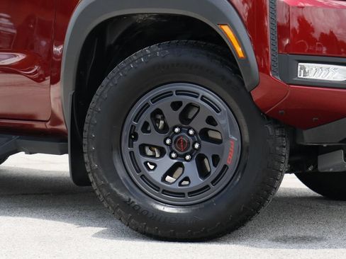 Used 2025 Nissan Frontier PRO-4X AWD/4WD image 3