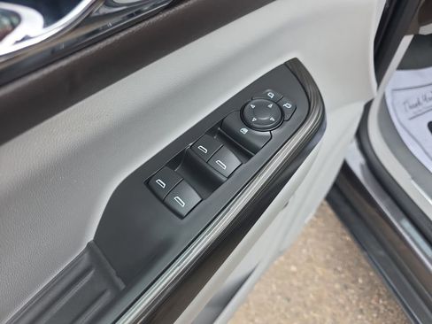 Used 2017 GMC Acadia SLT AWD/4WD image 11