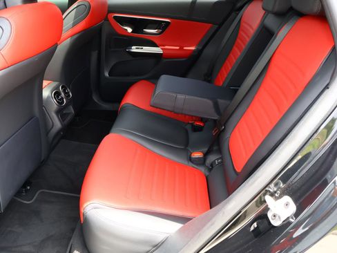 Used 2024 Mercedes-Benz GLC 300 4MATIC image 21