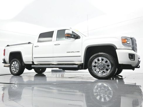 Used 2019 GMC Sierra 2500 Denali w/ Duramax Plus Package AWD/4WD image 43