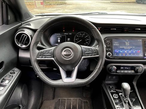 Used 2023 Nissan Kicks SR image 8