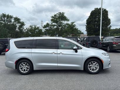 Used 2023 Chrysler Pacifica Touring-L