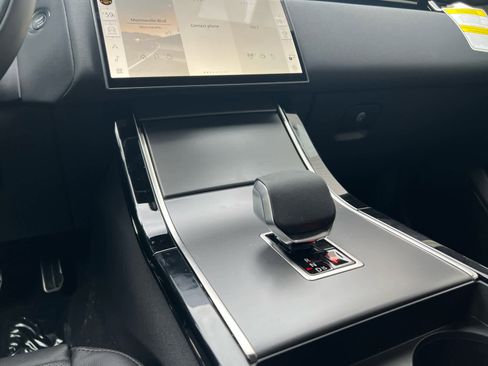 Used 2025 Land Rover Range Rover Velar Dynamic SE image 9