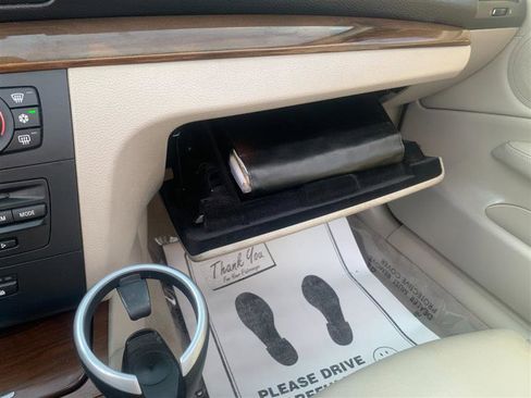 Used 2009 BMW 135i Convertible image 29