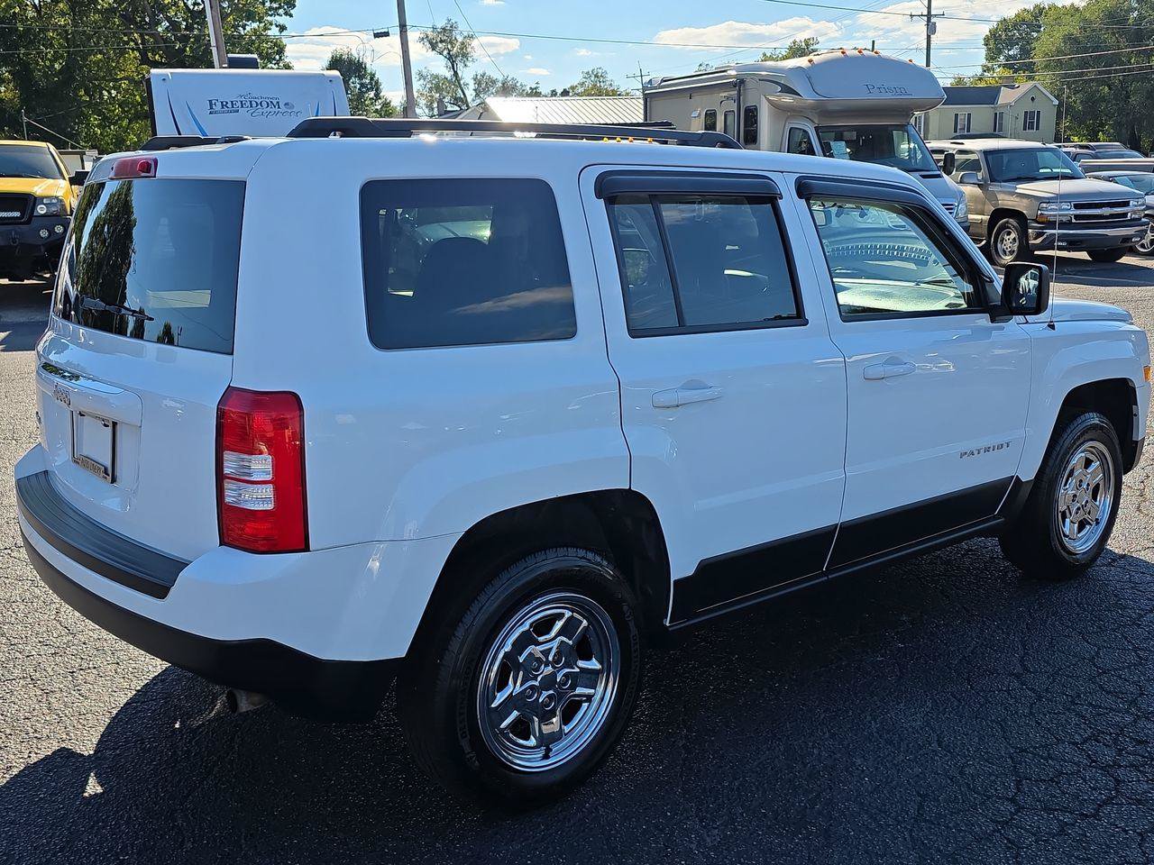 Used 2017 Jeep Patriot Sport w/ Power Value Group AWD/4WD image 2