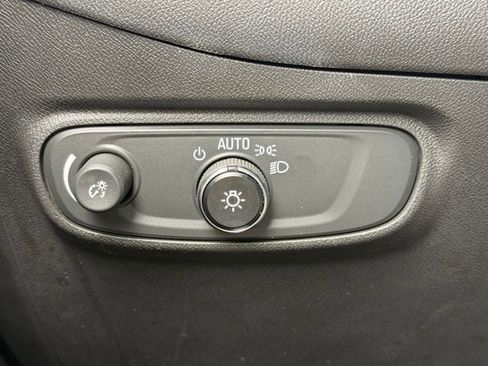 Used 2023 Chevrolet Equinox LS image 21