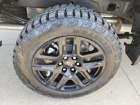 New 2026 Chevrolet Silverado 1500 Custom Trail Boss w/ Midnight Edition AWD/4WD image 5