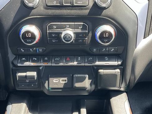 Used 2019 GMC Sierra 1500 SLT w/ SLT Premium Plus Package AWD/4WD image 15
