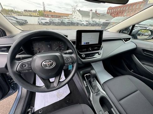 Used 2025 Toyota Corolla LE FWD image 17
