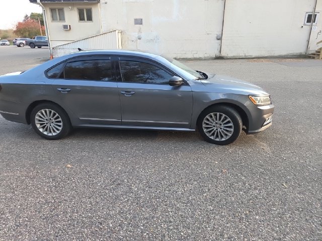 Used 2017 Volkswagen Passat 1.8T SEL Premium FWD image 16