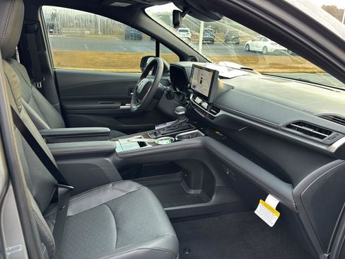 New 2026 Toyota Sienna Platinum image 11
