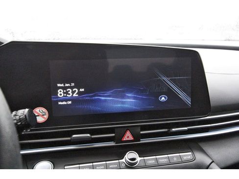 Used 2024 Hyundai Elantra SEL image 22