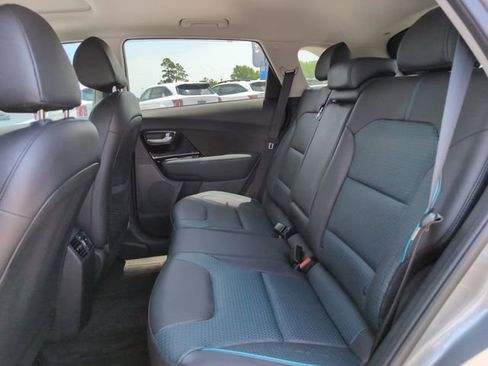 Used 2022 Kia Niro EX Premium FWD image 29