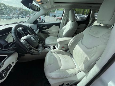 Used 2019 Jeep Cherokee Limited AWD/4WD image 9