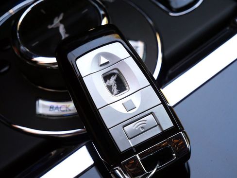 Certified 2018 Rolls-Royce Wraith image 32