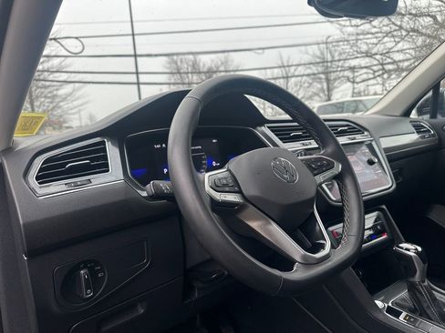 Used 2022 Volkswagen Tiguan SE image 6