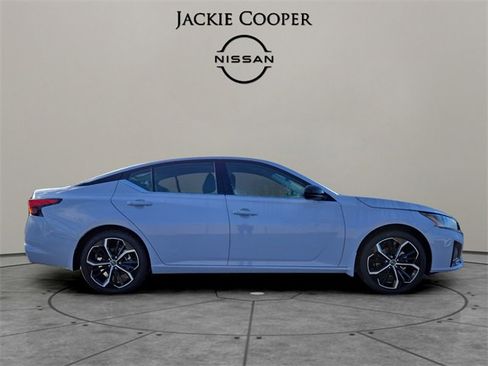 New 2025 Nissan Altima 2.5 SR image 6