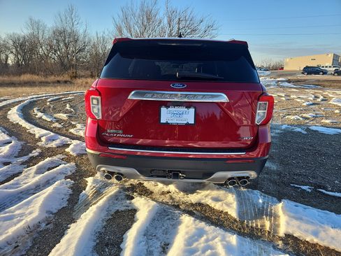 Used 2023 Ford Explorer Platinum w/ Technology Package image 5