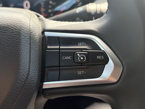 Used 2024 Jeep Compass Latitude AWD/4WD image 18