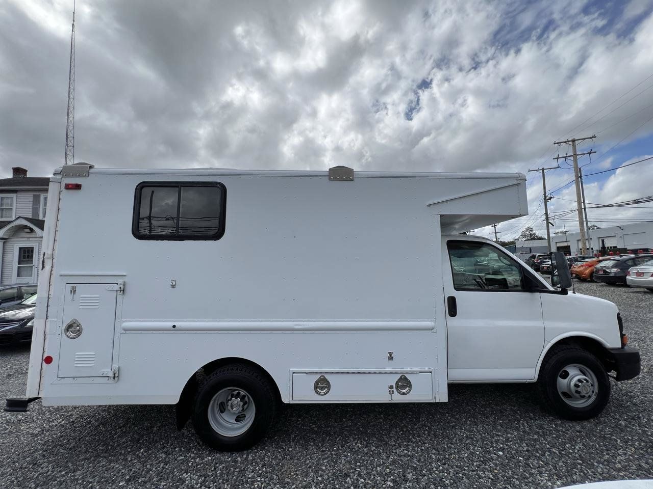 Used 2009 Chevrolet Express 3500 RWD image 4