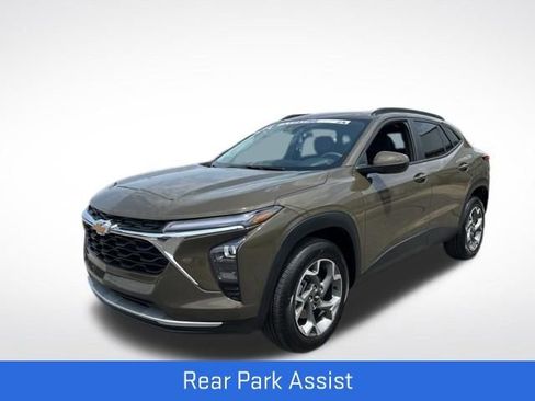 Certified 2024 Chevrolet Trax LT w/ Driver Confidence Package FWD image 10