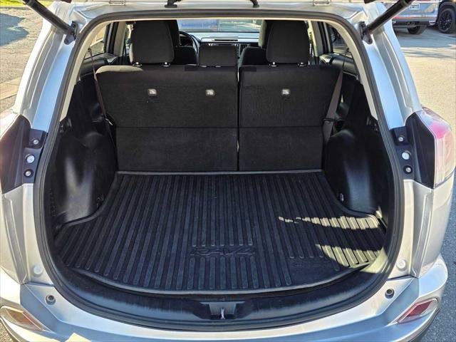 Used 2018 Toyota RAV4 XLE FWD image 13