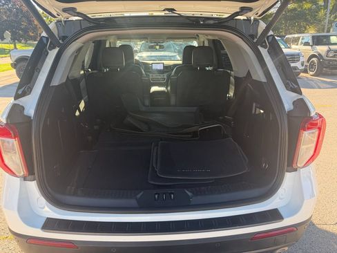 Used 2023 Ford Explorer XLT w/ Equipment Group 202A AWD/4WD image 9