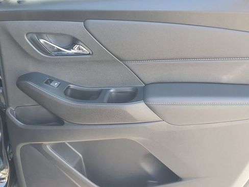 Used 2023 Chevrolet Traverse LT image 42