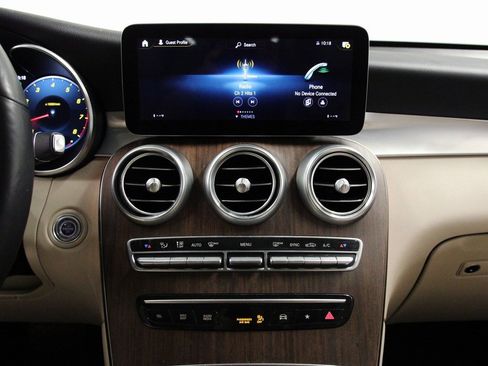 Used 2021 Mercedes-Benz GLC 300 4MATIC image 15
