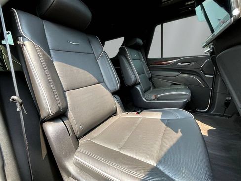 Used 2022 Cadillac Escalade Premium Luxury AWD/4WD image 24