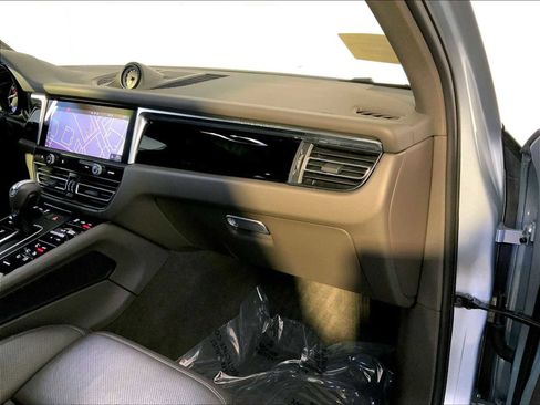 Used 2023 Porsche Macan image 22