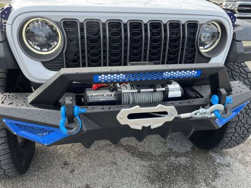 Used 2025 Jeep Wrangler Unlimited Rubicon 4xe w/ Convenience Group AWD/4WD image 4