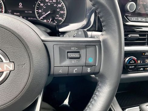 Used 2025 Nissan Pathfinder SV image 23