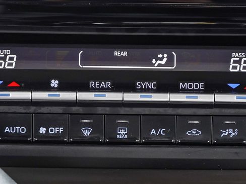 Used 2024 Toyota Sienna LE image 34