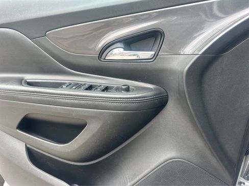 Used 2022 Buick Encore Preferred AWD/4WD image 28