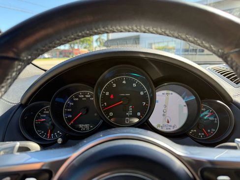 Used 2017 Porsche Cayenne image 20
