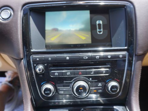 Used 2016 Jaguar XJ R-Sport RWD image 33