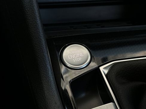 New 2025 Volkswagen Taos SE image 22