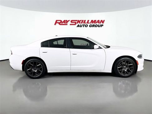 Used 2019 Dodge Charger SXT w/ Driver Confidence Group image 8