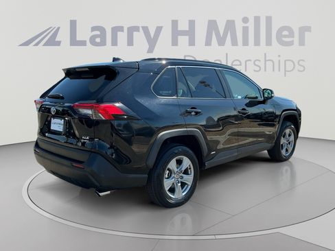 Used 2025 Toyota RAV4 XLE AWD/4WD image 5