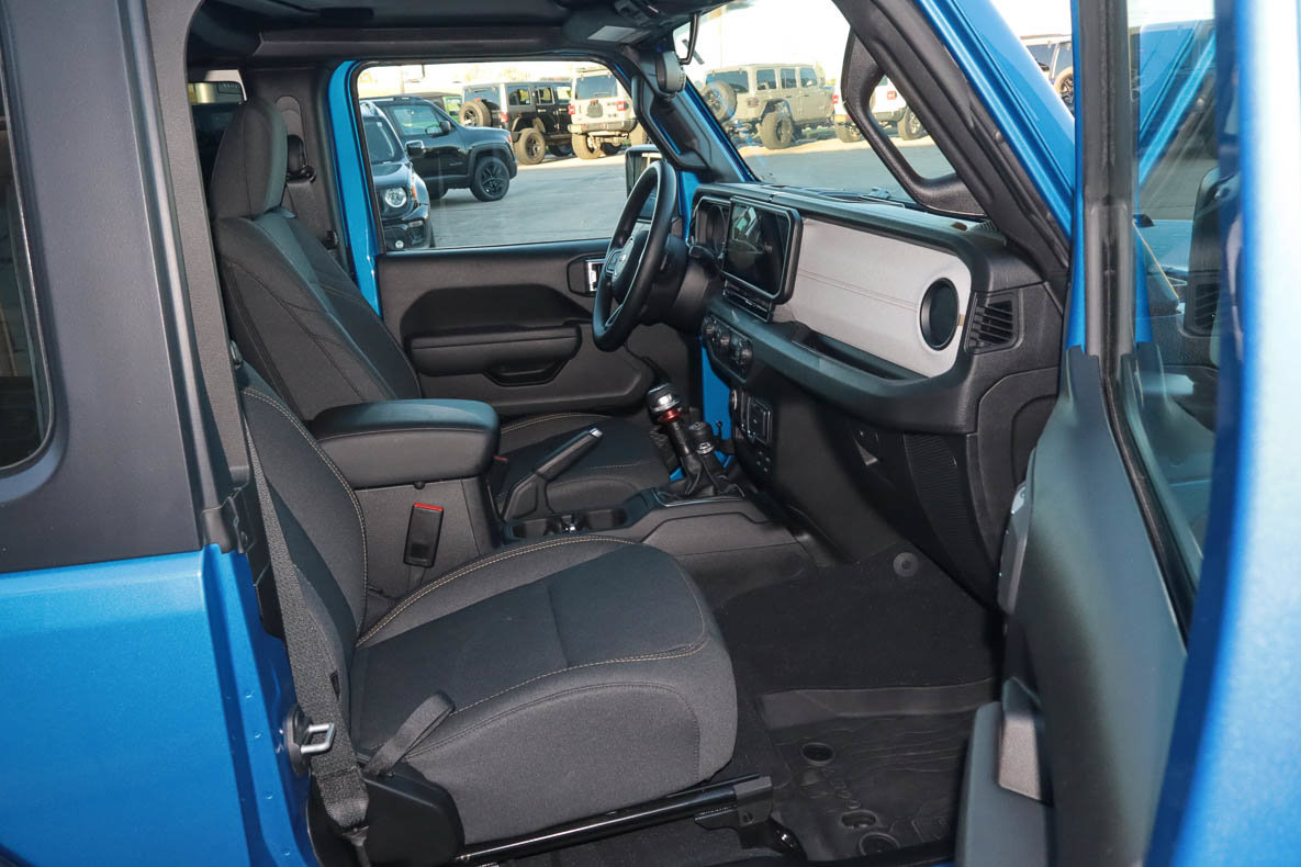 Used 2025 Jeep Wrangler Sport AWD/4WD image 9