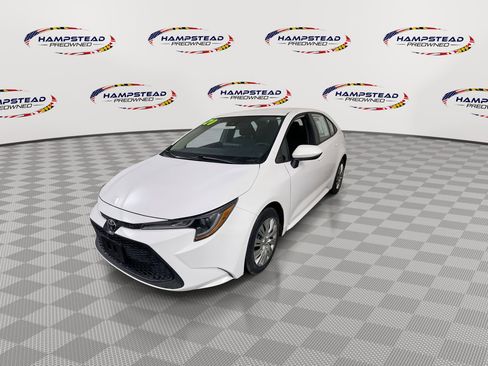 Used 2020 Toyota Corolla LE image 4