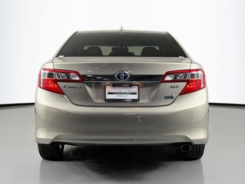 Used 2013 Toyota Camry XLE w/ Leather Pkg FWD image 4