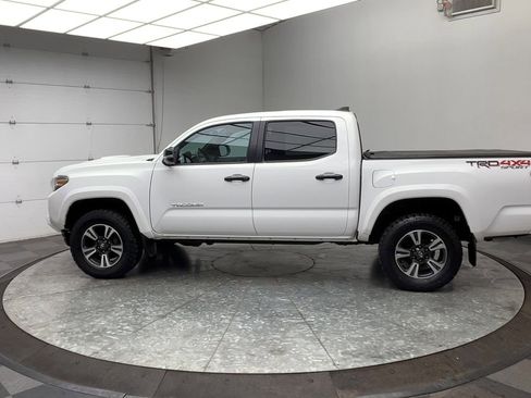 Used 2019 Toyota Tacoma TRD Sport image 35