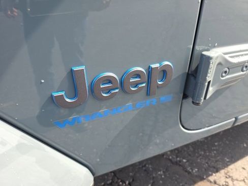 Used 2025 Jeep Wrangler Unlimited Sahara w/ Safety Group image 16