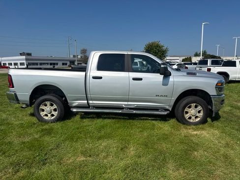 Used 2026 RAM 2500 Big Horn AWD/4WD image 2
