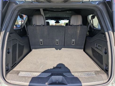 Used 2023 Chevrolet Suburban Premier image 15