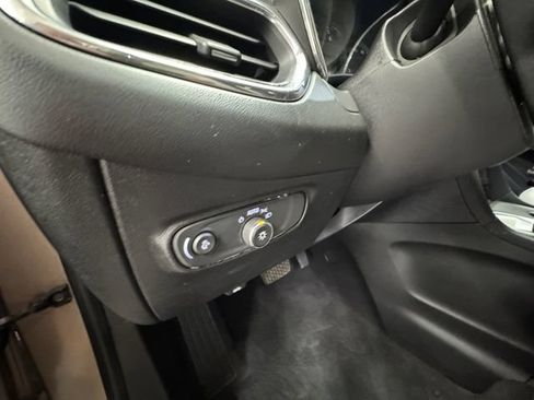 Used 2019 Chevrolet Equinox LS w/ LS Convenience Package FWD image 25