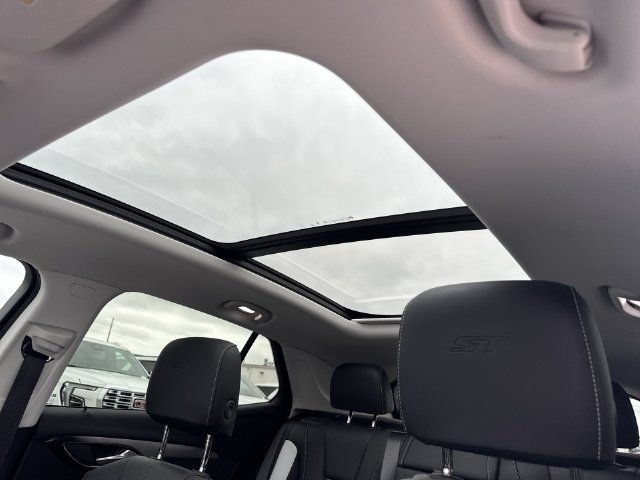 Used 2024 Buick Envision Sport Touring AWD/4WD image 18