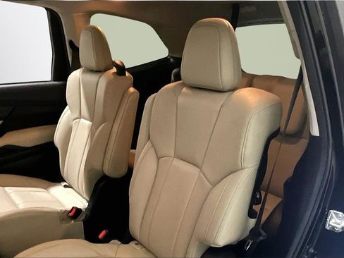Used 2022 Subaru Ascent Limited image 22